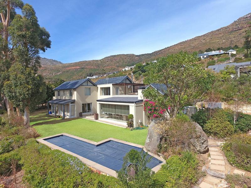To Let 5 Bedroom Property for Rent in Steenberg Estate Western Cape